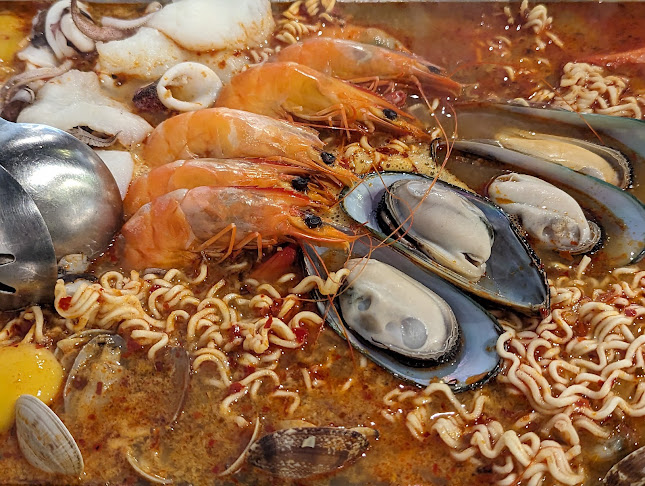 Opinii despre Sanook Kitchen - Kallang Wave Mall în Singapore - Hospitality and gastronomy