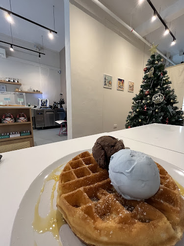 Seven Scoops and Bakes - Hospitality and gastronomy