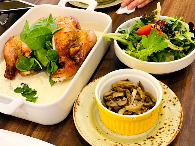 Poulet - VivoCity - Hospitality and gastronomy