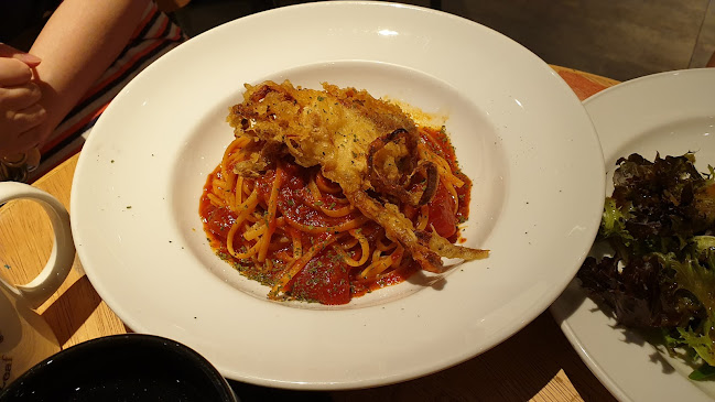 The Coffee Bean and Tea Leaf (Waterway Point) - Singapore