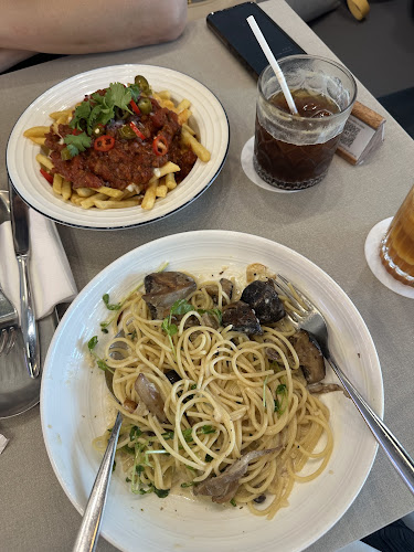 Opinii despre Refuel J9 în Singapore - Hospitality and gastronomy