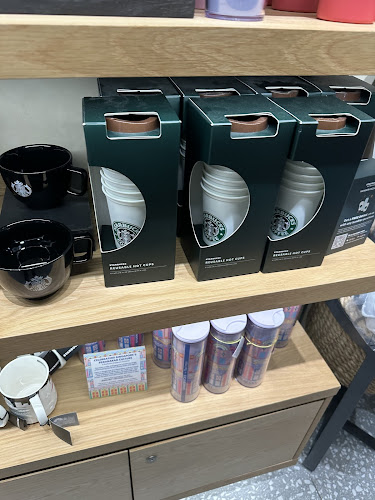 Starbucks Takashimaya - Hospitality and gastronomy