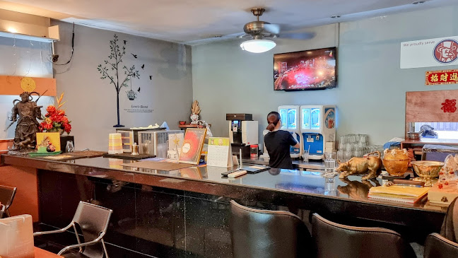 Dolphins Tavern - Singapore