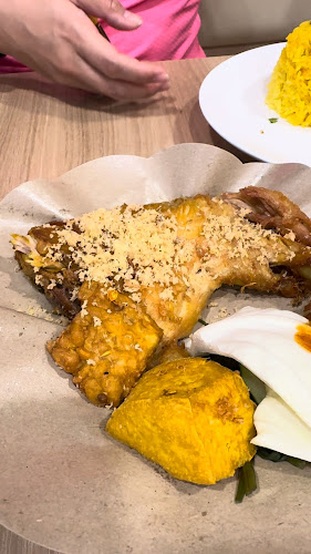Ayam Penyet Ria - Lucky Plaza - Hospitality and gastronomy