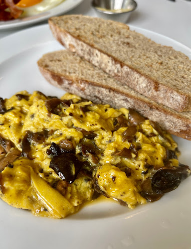 Opinii despre Simply Bread, Cluny Court în Singapore - Hospitality and gastronomy