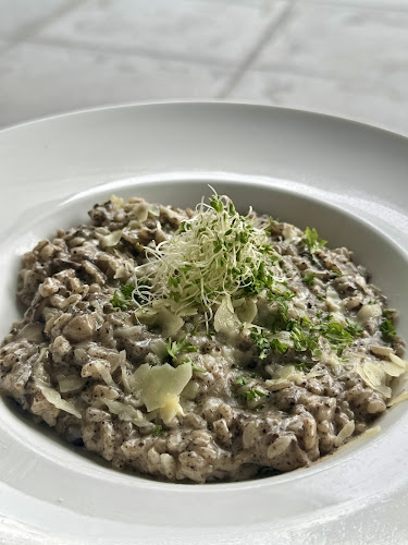 Opinii despre Supply & Demand, Novena în Singapore - Hospitality and gastronomy