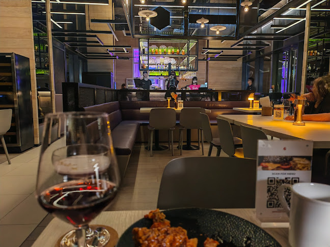 Komyuniti Bar & Restaurant - Singapore