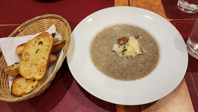 Maggiano - Hospitality and gastronomy