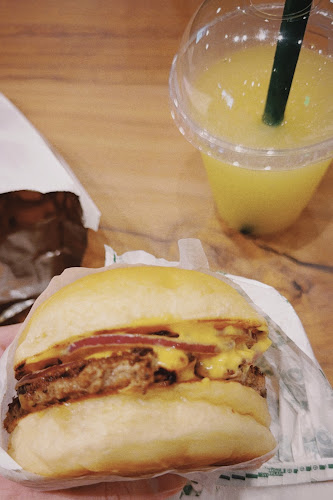 Opinii despre One Fattened Calf Burgers (New Bahru) în Singapore - Hospitality and gastronomy