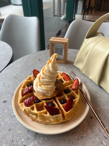 Opinii despre Edith Patisserie Cake Bar în Singapore - Hospitality and gastronomy