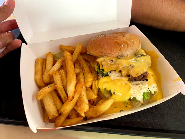 Fatty Bom Bom - Hospitality and gastronomy