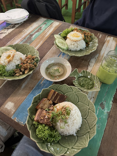 Warm Up Cafe @ The Star Vista