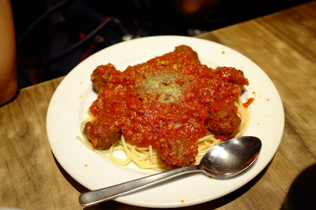 Opinii despre ASTONS Specialities în Singapore - Hospitality and gastronomy