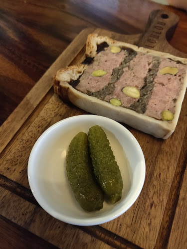 Loulou - French Cuisine & Wine Bar - Singapore