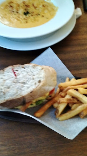 The Queen & Mangosteen - Singapore