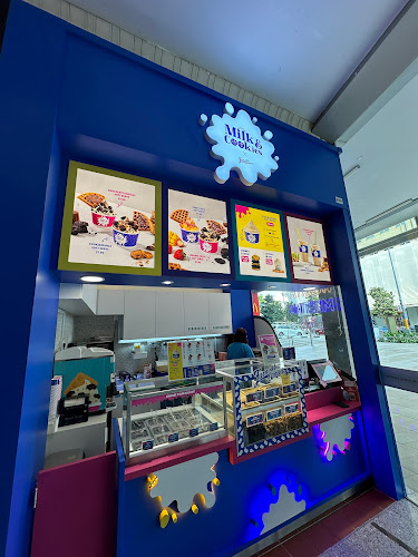 Opinii despre Milk & Cookies x Famous Amos Orchard Cineleisure în Singapore - Hospitality and gastronomy