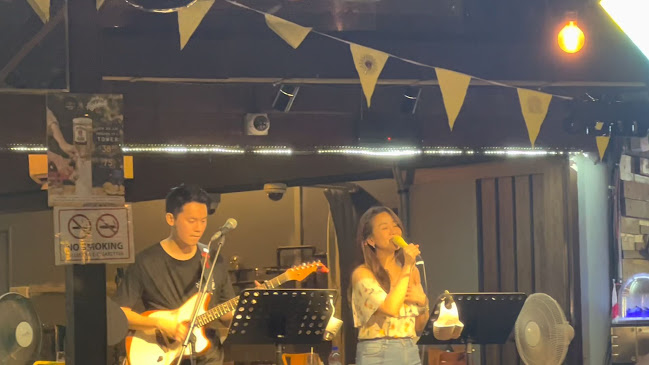 Opinii despre Happiest Hour Bar & Bistro în Singapore - Hospitality and gastronomy