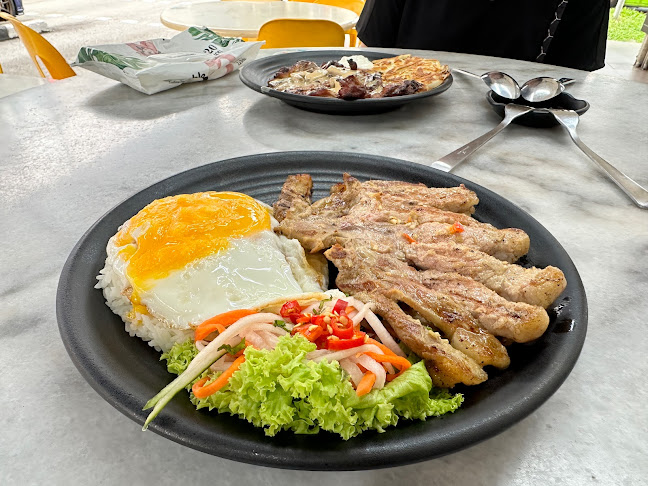 Blk 210 Hougang St 21, #01-261, Singapore 530210