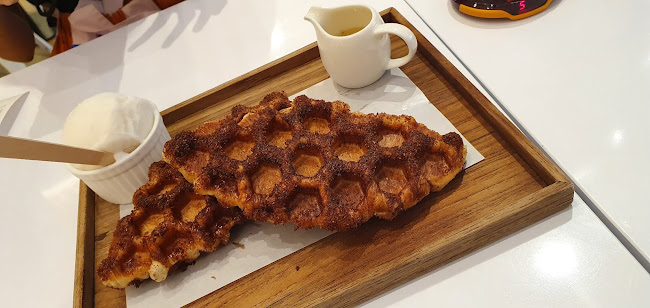 Fluff Stack (Tampines 1) - Hospitality and gastronomy