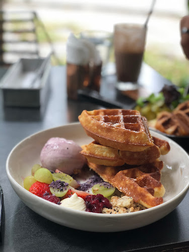 Comentarii opinii despre Symmetry