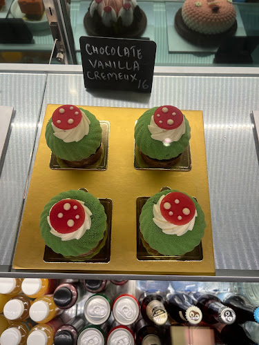 15 Swan Lake Ave, Opera Estate, Singapore 455711