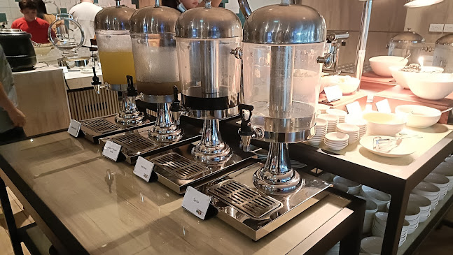 Express Cafe & Bar @ Holiday Inn Express & Suites Singapore Novena - Hospitality and gastronomy