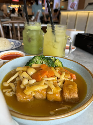 63 Serangoon Garden Way, Singapore 555959