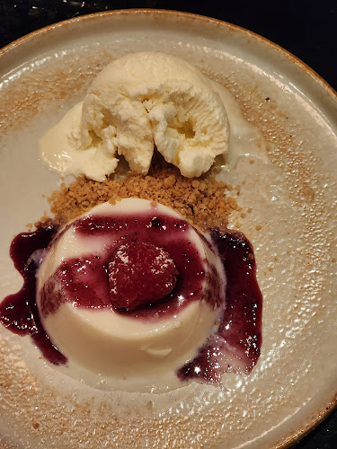 Perle Noire Oyster & Grill Bar (Holland Village) - Singapore