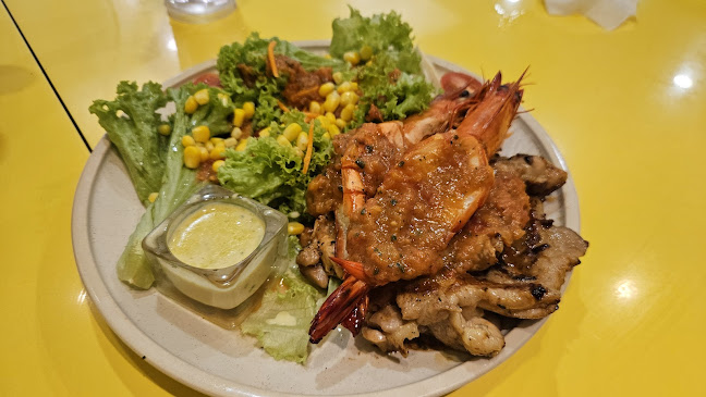 The Manhattan Fish Market - Singapore