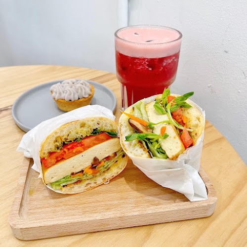 Lilac Oak | Vegan Café & Bakes