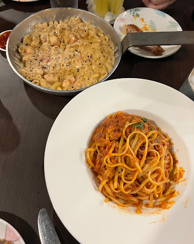 Punggol East Container Park - Hospitality and gastronomy