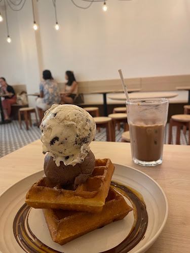 226 E Coast Rd, Creamier Handcrafted Ice Cream and Coffee (East Coast, Singapore 428923