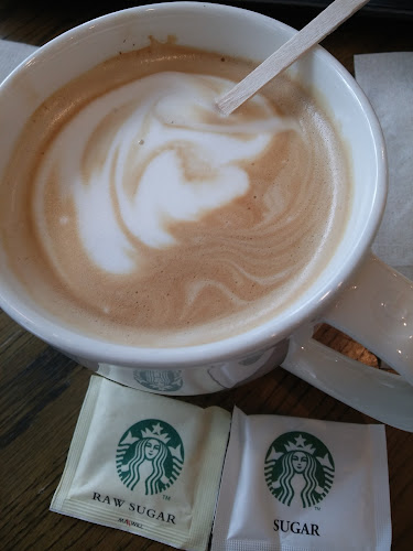 Opinii despre Starbucks HillV2 în Singapore - Hospitality and gastronomy