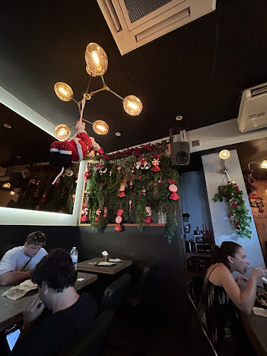 Comentarii opinii despre Symmetry