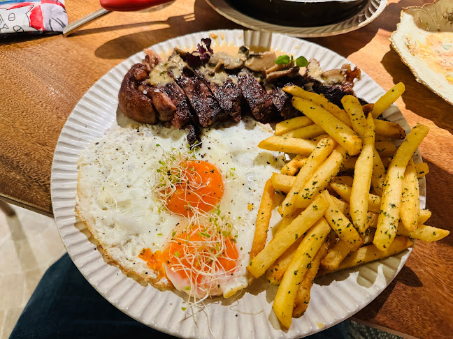 Opinii despre Surrey Hills Grocer - Woodleigh Mall (Pet Friendly) în Singapore - Hospitality and gastronomy