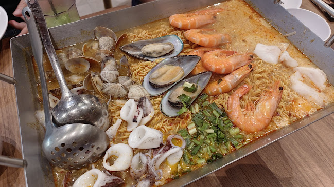 16 Lor Mambong, Singapore 277677