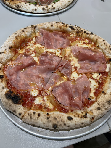 Gusta Sourdough Pizza Co. - Hospitality and gastronomy