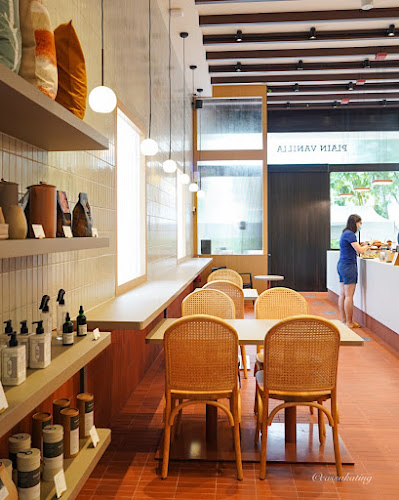 Comentarii opinii despre Plain Vanilla Neil Road