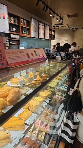 Starbucks ION Orchard - Hospitality and gastronomy