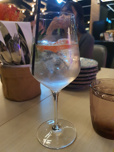 Opinii despre Komyuniti Bar & Restaurant în Singapore - Hospitality and gastronomy