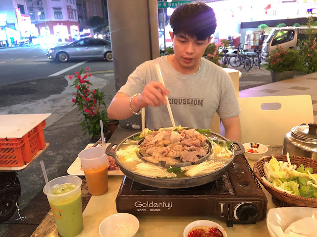 Mae Toi Mahasarakahm Thai restaurant - Singapore