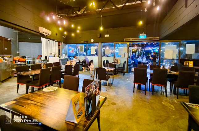 Happiest Hour Bar & Bistro - Singapore