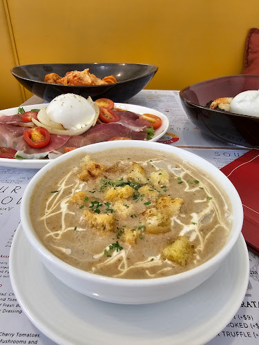 Comentarii opinii despre Burrata Joy & Gustavo Lapasta Katong V