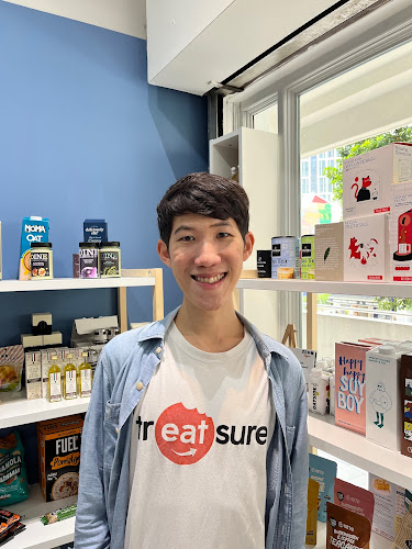 Comentarii opinii despre treatsure concept store