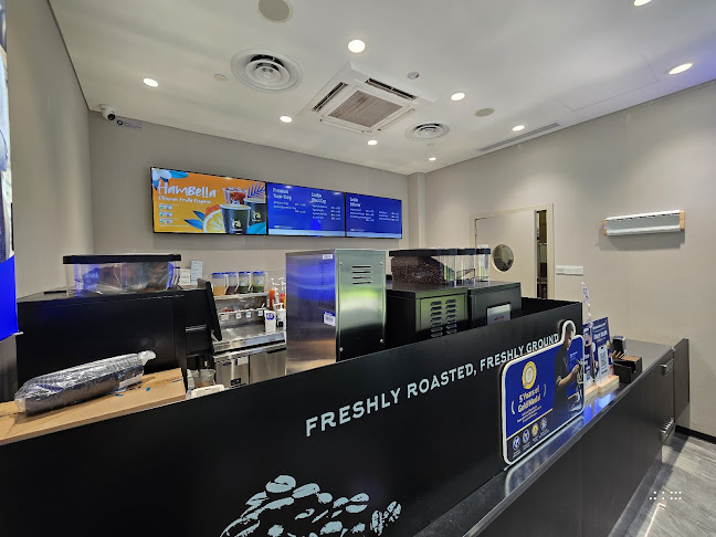 luckin coffee - Woods Square - Hospitality and gastronomy