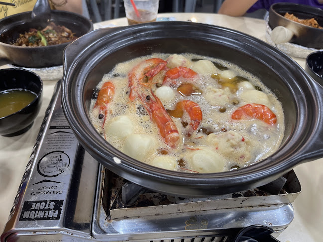 Golden Chef SG JB Claypot Rice / JB Mee Hoon Kueh - Singapore