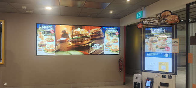 Comentarii opinii despre McDonald's Changi Airport Terminal 2 (T2) Transit Lounge