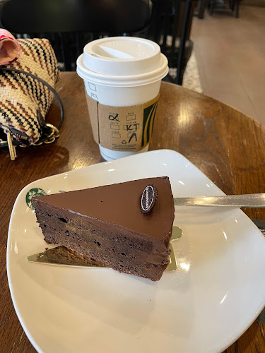 Opinii despre Starbucks Metropolis în Singapore - Hospitality and gastronomy