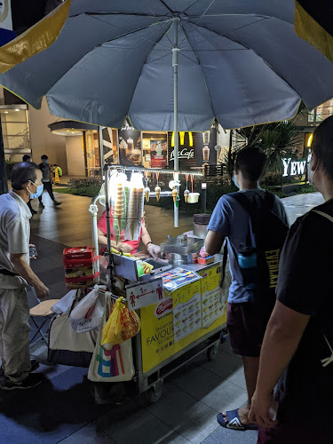 Opinii despre Traditional Magnolia Ice cream Auntie Law- Yew Tee în Singapore - Hospitality and gastronomy