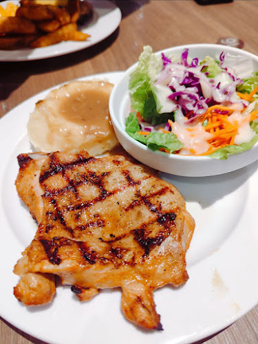 Comentarii opinii despre ASTONS Specialities @ City Square Mall